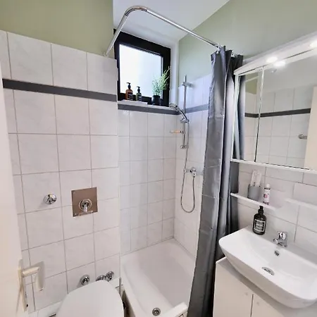 Charmantes In Messe-naehe Mit Parkplatz *