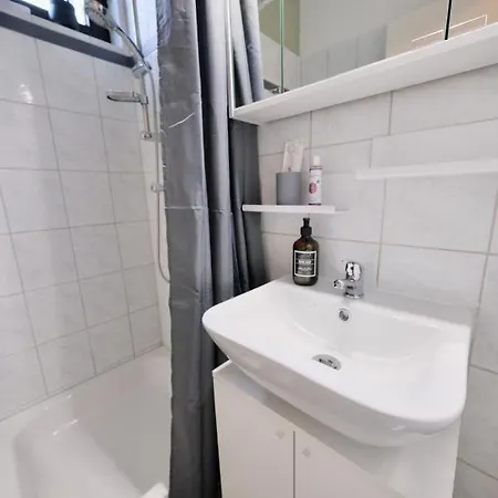 Charmantes In Messe-naehe Mit Parkplatz Apartment Hannover