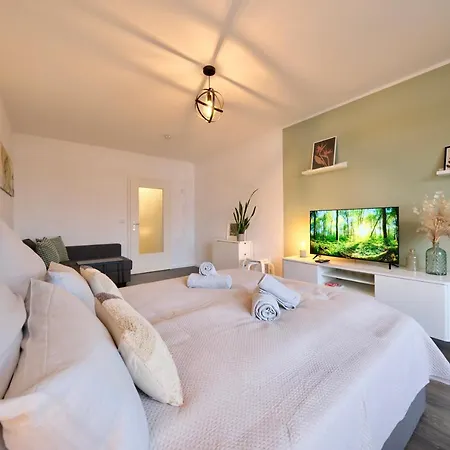 Charmantes In Messe-naehe Mit Parkplatz *